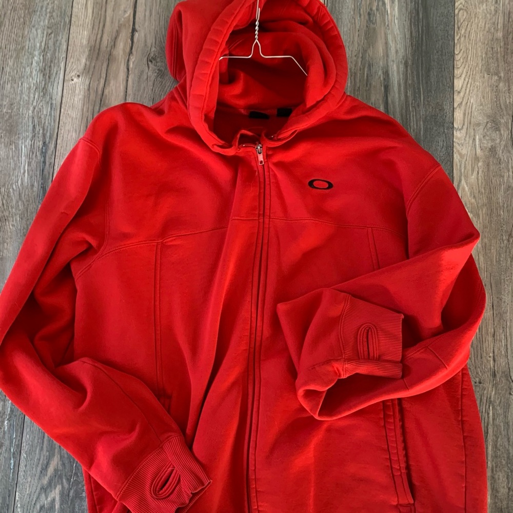 Men’s red oakley hoodie